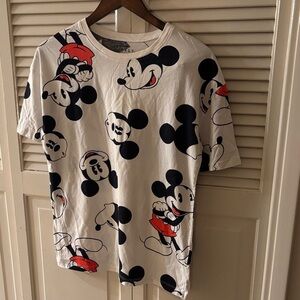Disney Mickey Mouse White & Black Tee Size Medium